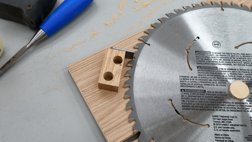 Circular saw deals blade sharpening jig