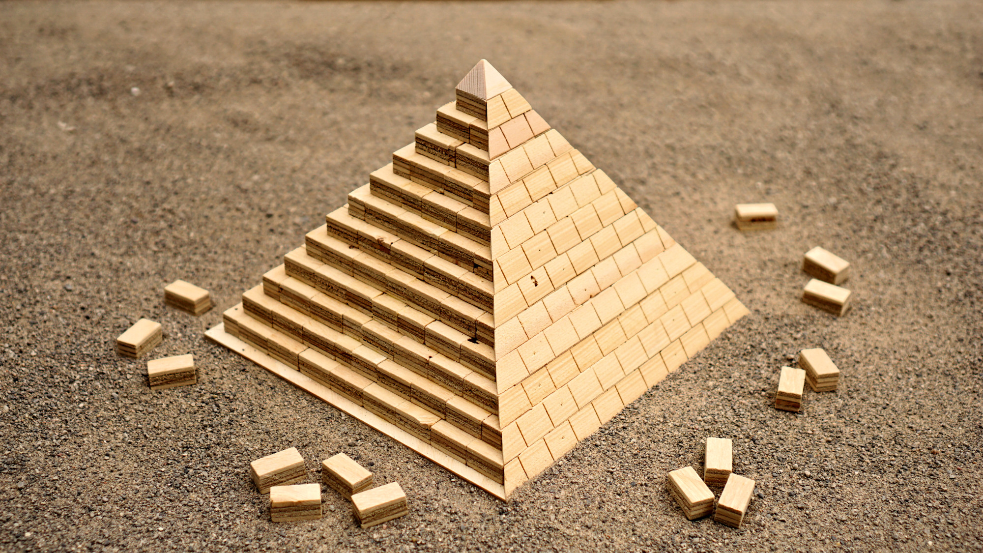 Build Pyramid