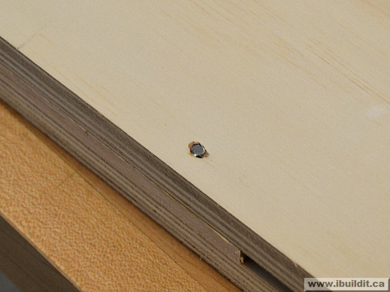 detail how to make a handsaw vise