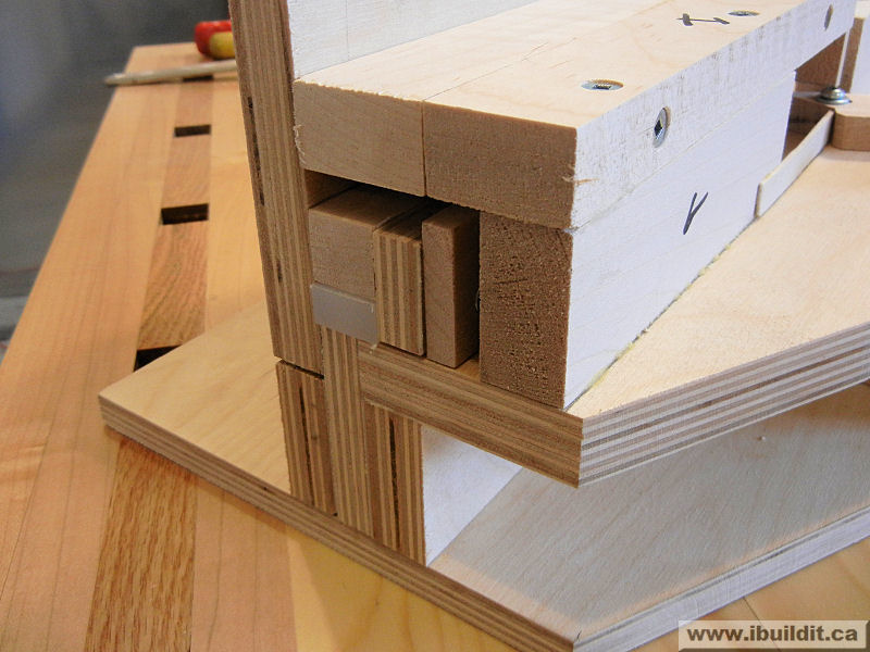 How To Make An Advanced Box Joint Jig - IBUILDIT.CA