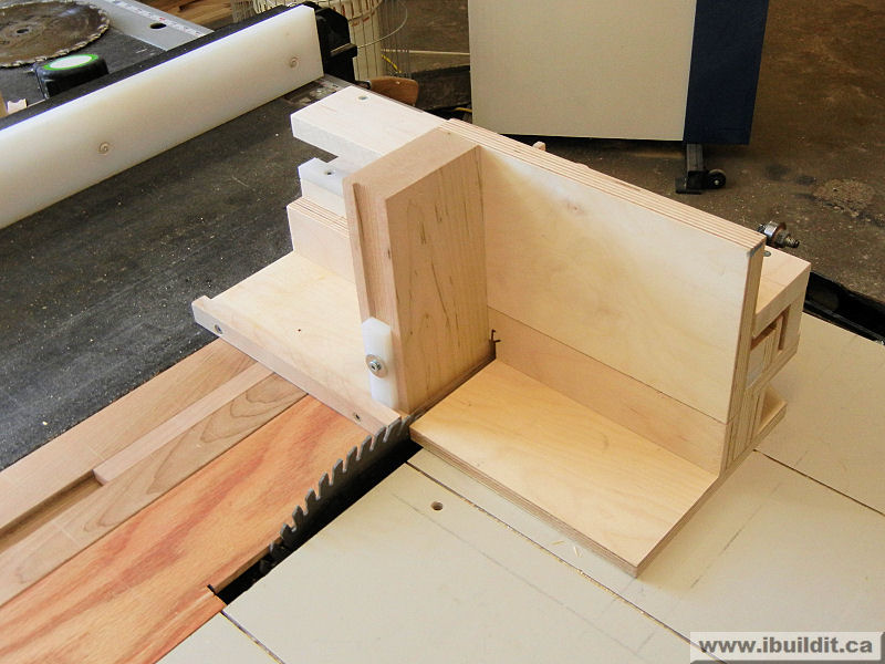 How To Make An Advanced Box Joint Jig - IBUILDIT.CA