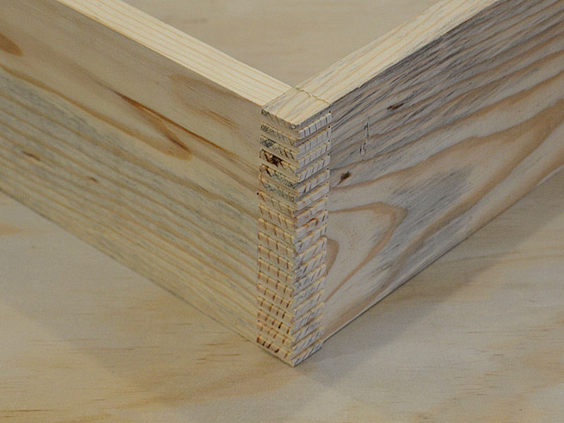How To Make An Advanced Box Joint Jig - IBUILDIT.CA