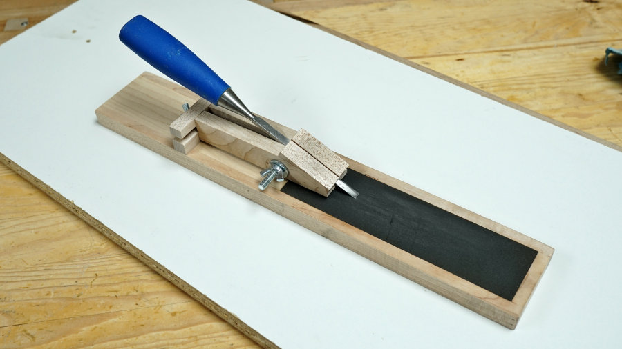 https://ibuildit.ca/wp-content/uploads/images/projects/chisel-sharpening-jig%20(30).jpg