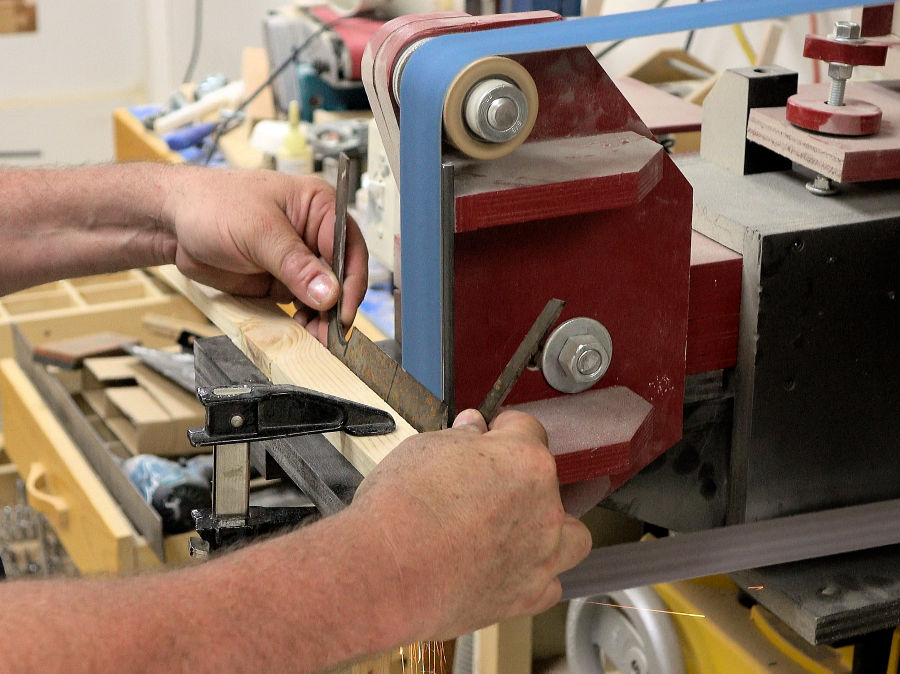 Making A Draw Knife From An Old Diamond Blade 