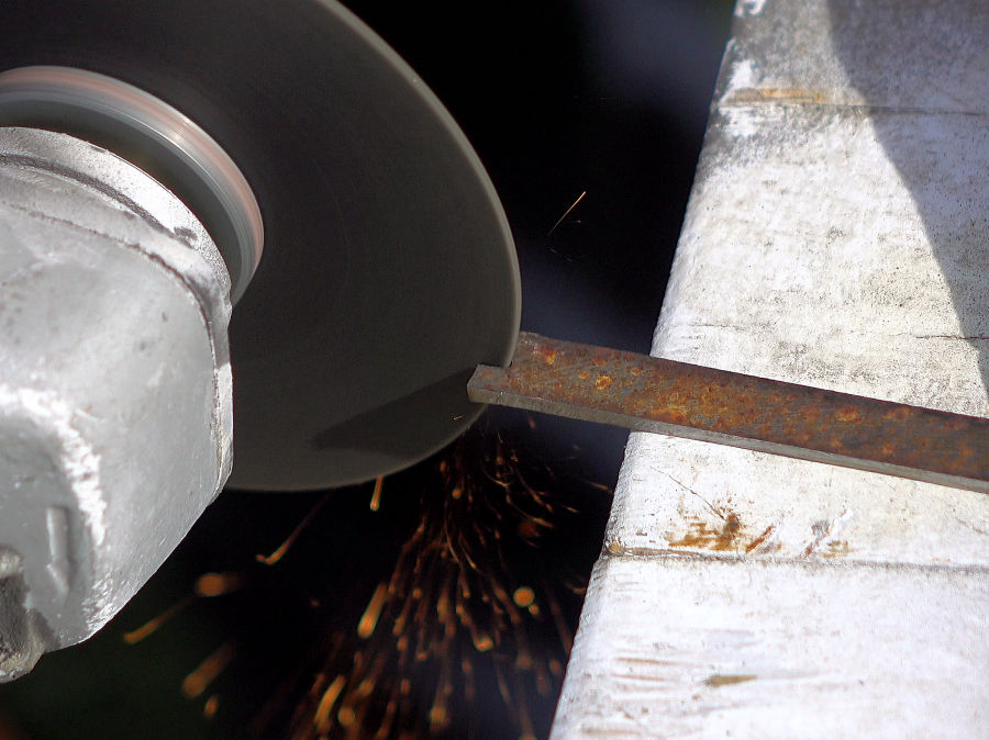 Making A Draw Knife From An Old Diamond Blade 