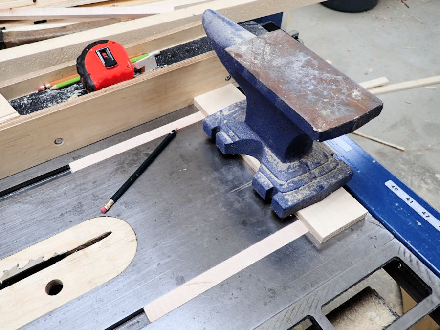 How To Make A Mini Table Saw Sled - IBUILDIT.CA