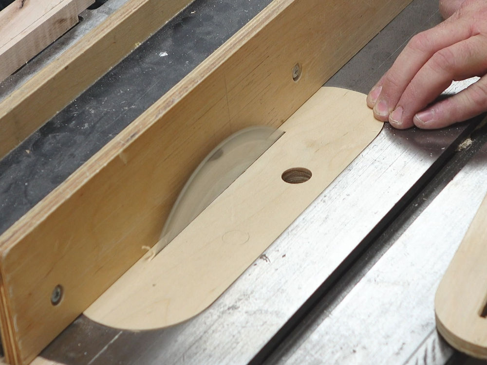 How To Make A Zero Clearance Insert For A Table Saw - IBUILDIT.CA