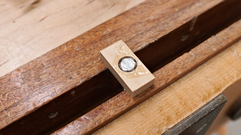 Making A Mini Table Saw Sled - Deluxe Version - IBUILDIT.CA