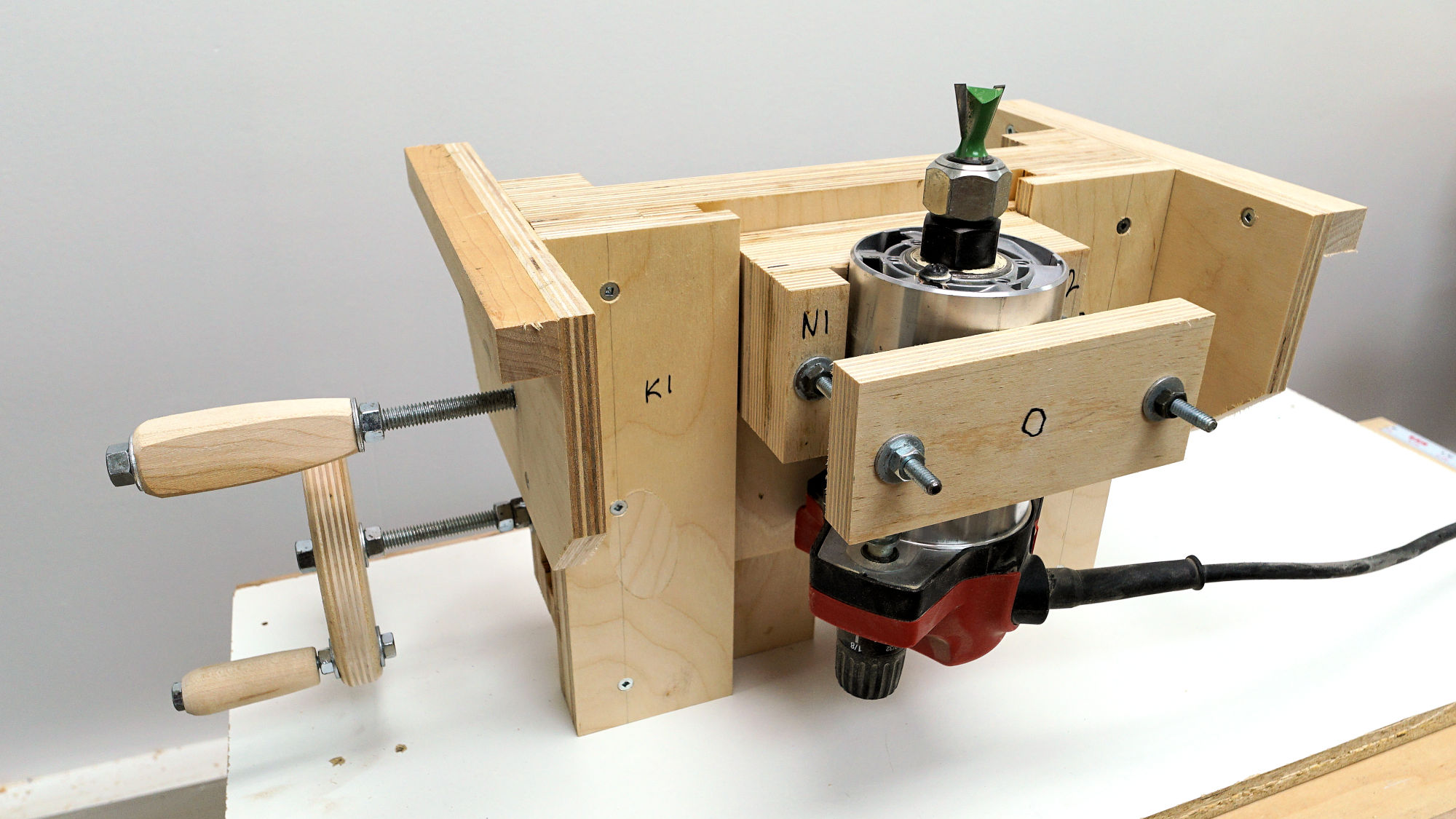 How To Make A Homemade Router Lift - IBUILDIT.CA